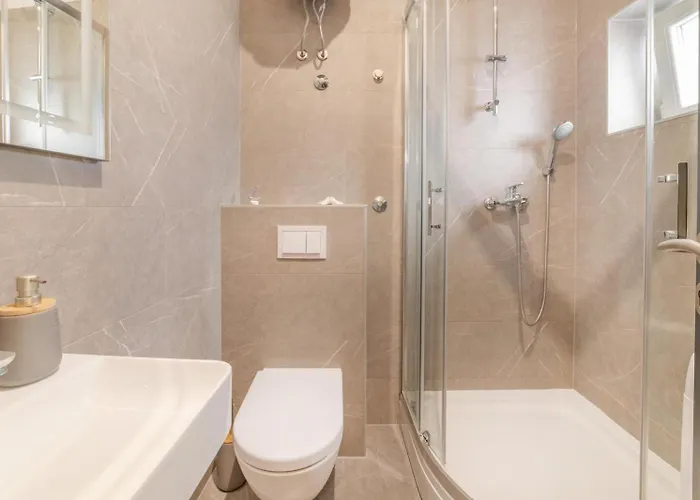 Apartment Modesty Split